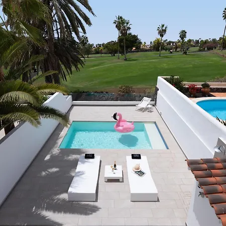 Karat Caleta Golf Views ヴィラ